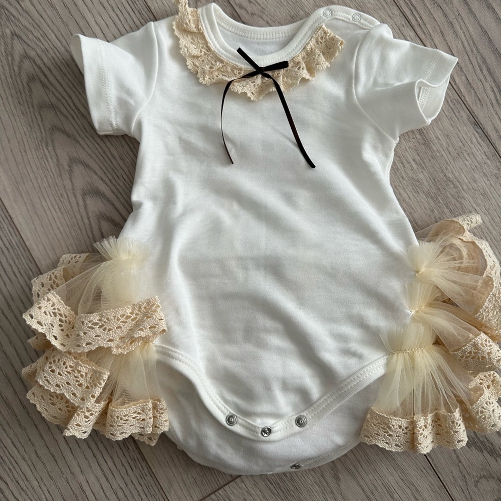 Tulleen ruffle beige and brown ruffle bodysuit inside for baby girl NEW 6-9mon